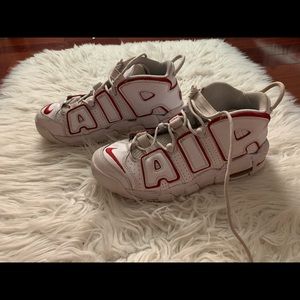 Nike aid more uptempo “White Varsity Red”